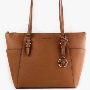 Michael Kors Tote, Brand new, never used or opened, comes in original packaging